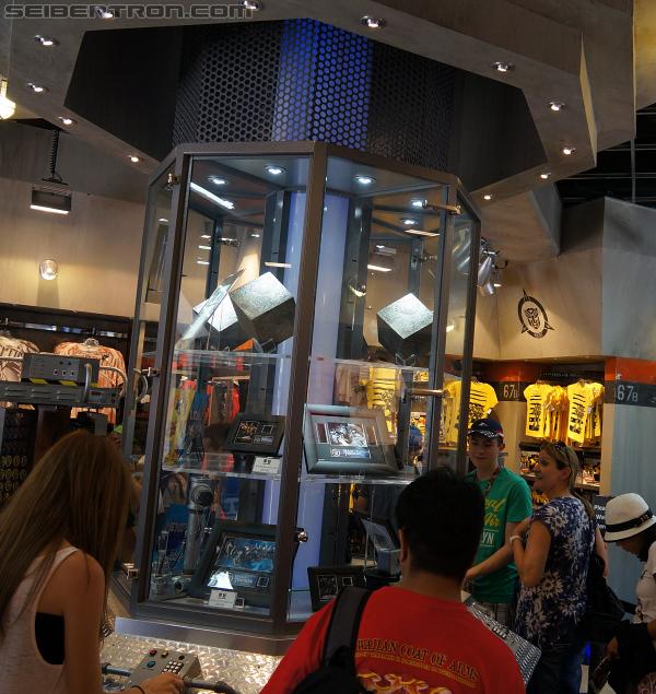 Universal Studios Hollywood - Transformers The Ride 3D: Transformers The Ride 3D - Supply Vault Store - Transformers Event: DSC03957a