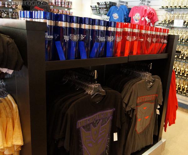 Universal Studios Hollywood - Transformers The Ride 3D: Transformers The Ride 3D - Supply Vault Store - Transformers Event: DSC04067a