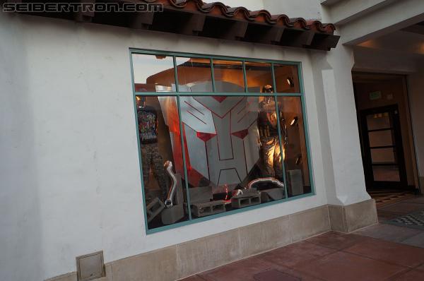Universal Studios Hollywood - Transformers The Ride 3D: Transformers The Ride 3D - Supply Vault Store - Transformers Event: DSC04199