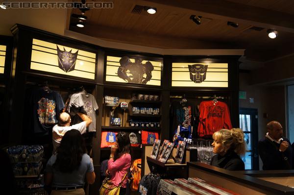 Universal Studios Hollywood - Transformers The Ride 3D: Transformers The Ride 3D - Supply Vault Store - Transformers Event: DSC04220