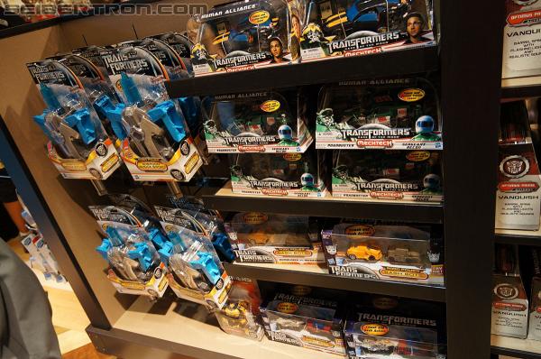 Universal Studios Hollywood - Transformers The Ride 3D: Transformers The Ride 3D - Supply Vault Store - Transformers Event: DSC04233