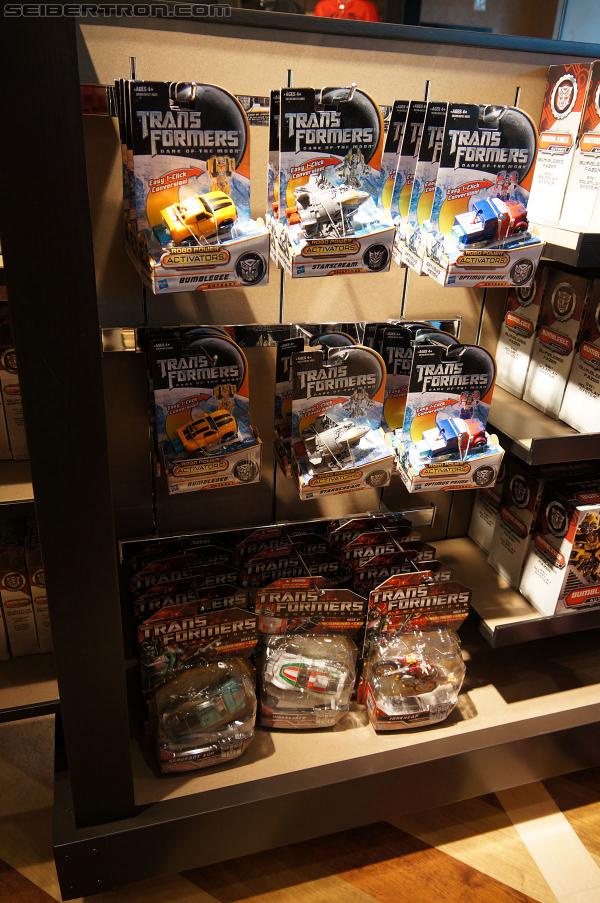 Universal Studios Hollywood - Transformers The Ride 3D: Transformers The Ride 3D - Supply Vault Store - Transformers Event: DSC04234