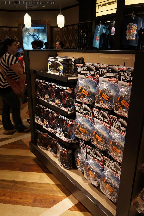Universal Studios Hollywood - Transformers The Ride 3D: Transformers The Ride 3D - Supply Vault Store - Transformers Event: DSC04251