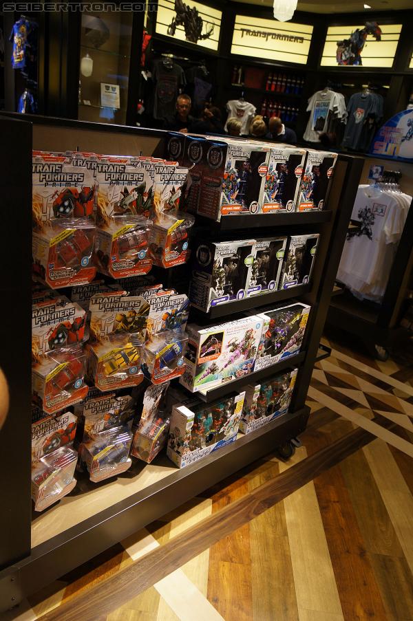 Universal Studios Hollywood - Transformers The Ride 3D: Transformers The Ride 3D - Supply Vault Store - Transformers Event: DSC04254