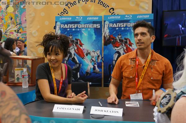 SDCC 2012: Seibertron.com visits with Transformers Prime's Jack and Miko - Transformers Event: DSC02974