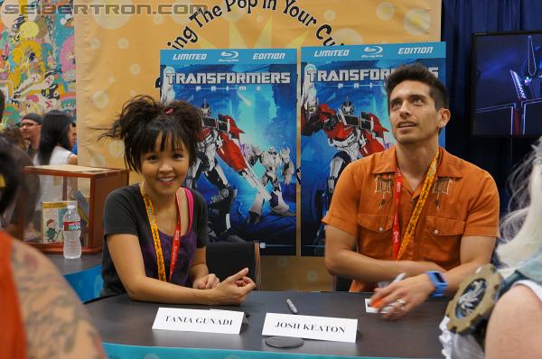 SDCC 2012: Seibertron.com visits with Transformers Prime's Jack and Miko - Transformers Event: DSC02975