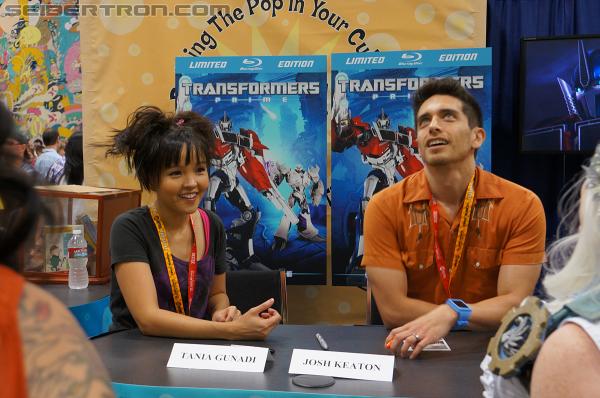 SDCC 2012: Seibertron.com visits with Transformers Prime's Jack and Miko - Transformers Event: DSC02976