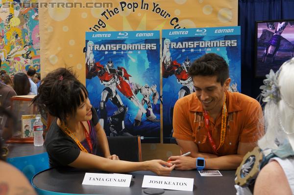 SDCC 2012: Seibertron.com visits with Transformers Prime's Jack and Miko - Transformers Event: DSC02982