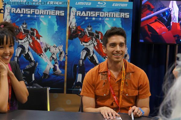 SDCC 2012 - Seibertron.com visits with Transformers Prime's Jack and Miko