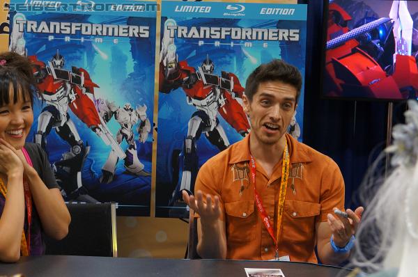 SDCC 2012: Seibertron.com visits with Transformers Prime's Jack and Miko - Transformers Event: DSC03002