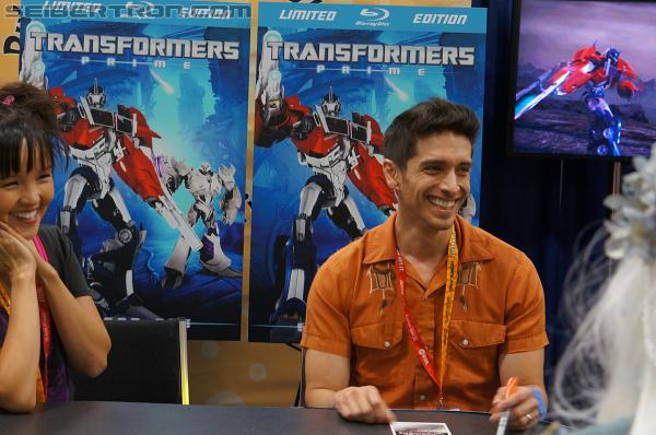 SDCC 2012: Seibertron.com visits with Transformers Prime's Jack and Miko - Transformers Event: DSC03004