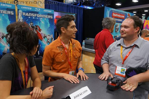 SDCC 2012: Seibertron.com visits with Transformers Prime's Jack and Miko - Transformers Event: DSC03045