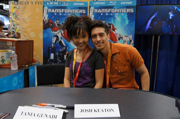 SDCC 2012: Seibertron.com visits with Transformers Prime's Jack and Miko - Transformers Event: DSC03055