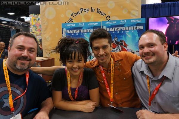 SDCC 2012: Seibertron.com visits with Transformers Prime's Jack and Miko - Transformers Event: DSC03063