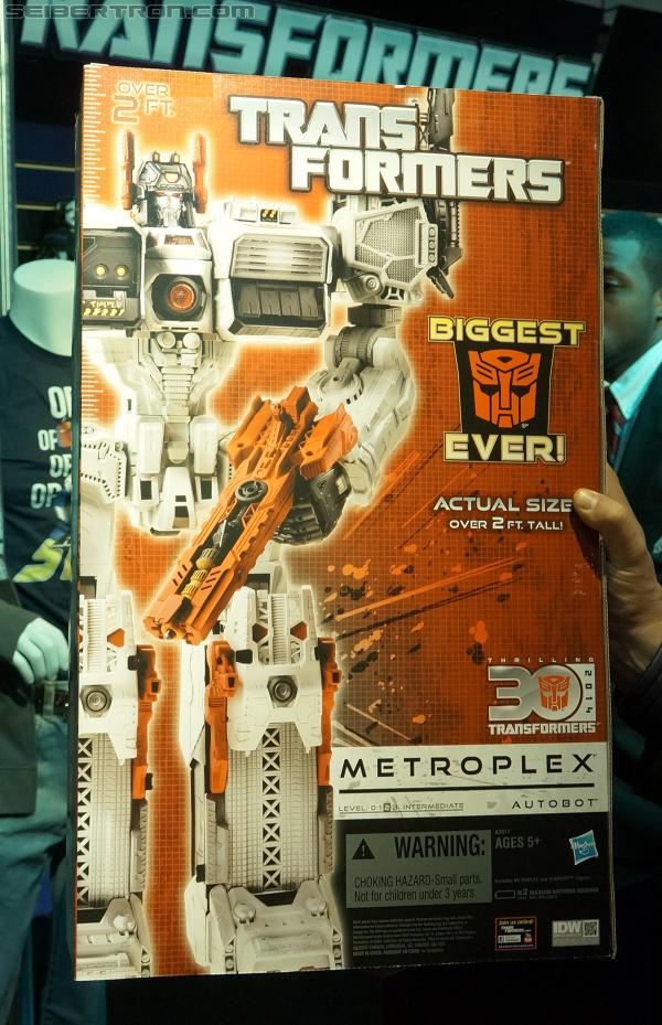 Toy Fair 2013: Transformers Titan Class Metroplex - Transformers Event: DSC02022a