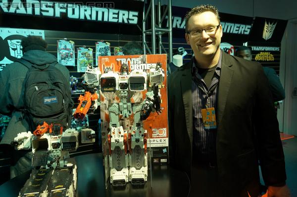 Toy Fair 2013: Transformers Titan Class Metroplex - Transformers Event: DSC02023