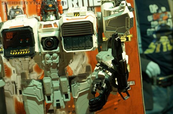 Toy Fair 2013: Transformers Titan Class Metroplex - Transformers Event: DSC02028