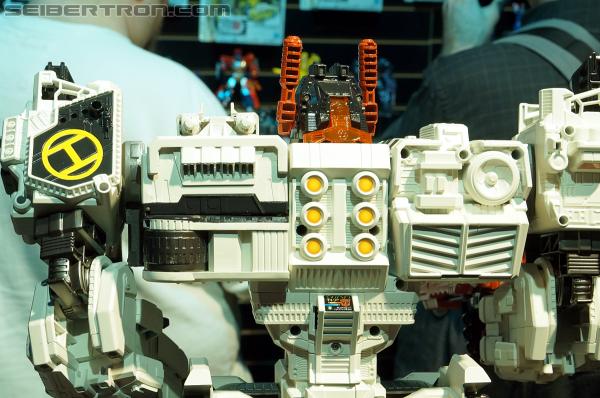 Toy Fair 2013: Transformers Titan Class Metroplex - Transformers Event: DSC02037