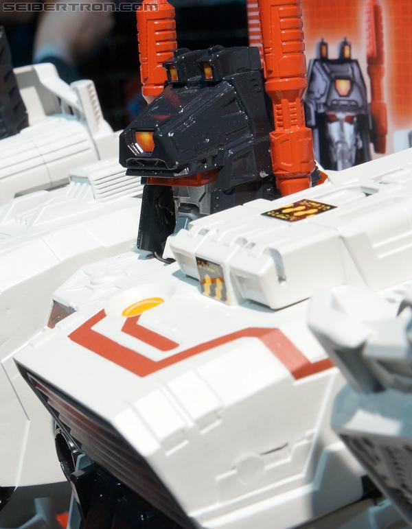 Toy Fair 2013: Transformers Titan Class Metroplex - Transformers Event: DSC02046a