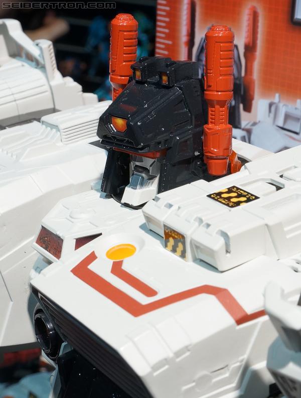 Toy Fair 2013: Transformers Titan Class Metroplex - Transformers Event: DSC02047a
