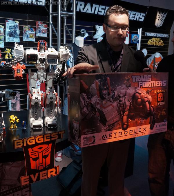 Toy Fair 2013: Transformers Titan Class Metroplex - Transformers Event: DSC02460a