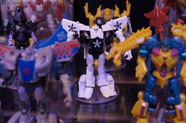 Transformers News: Toy Fair 2013 Coverage: Transformers Prime Toy Fair 2013 Coverage: Transformers Prime "Beast Hunters"