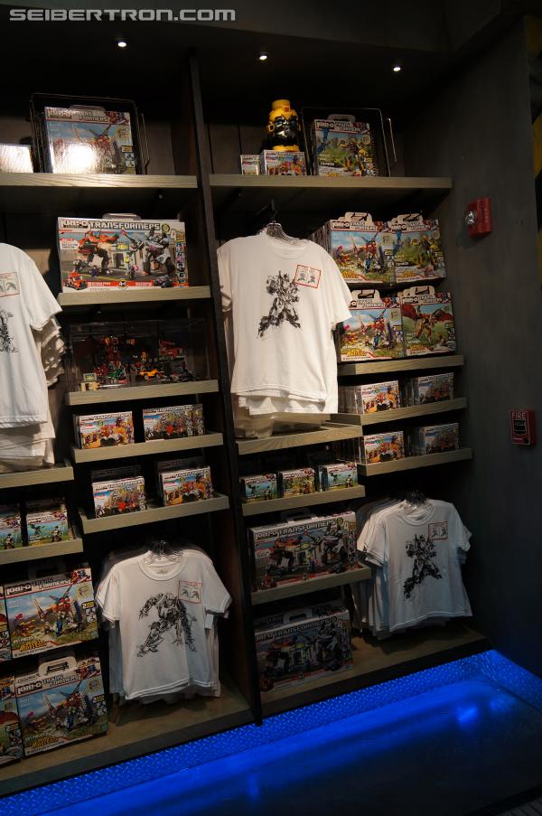 Transformers: The Ride - 3D Grand Opening at Universal Orlando Resort: Supply Vault - Transformers Event: DSC04057