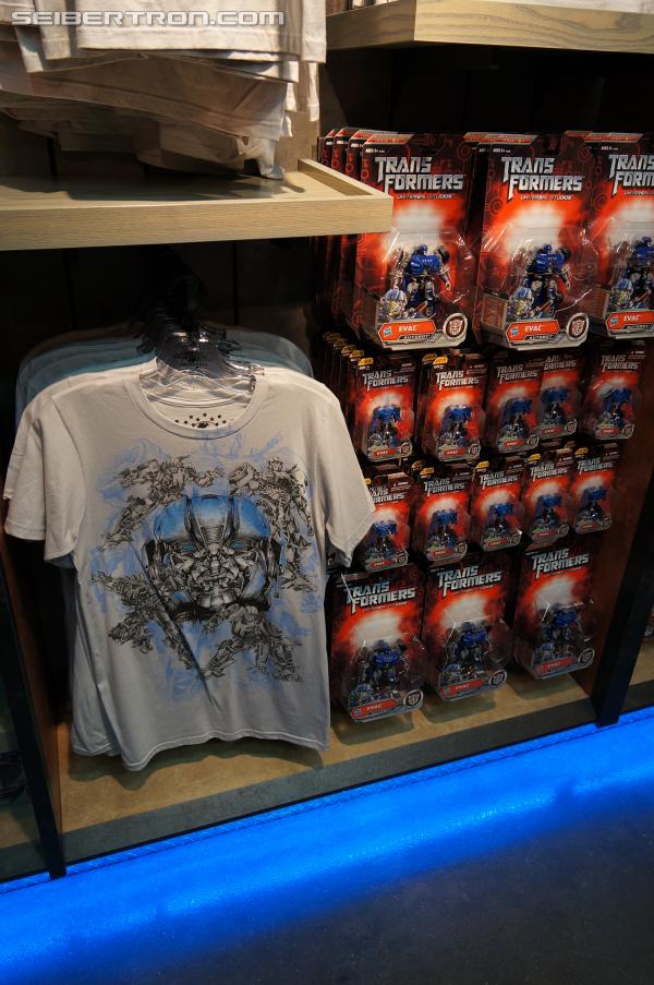 Transformers: The Ride - 3D Grand Opening at Universal Orlando Resort: Supply Vault - Transformers Event: DSC04149