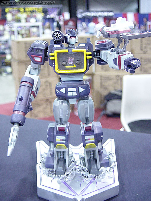 OTFCC 2004: Day 2: Saturday - Transformers Event: Palisade Statue's Soundwave