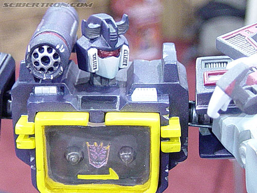 OTFCC 2004: Day 2: Saturday - Transformers Event: Palisade Statue's Soundwave with Laserbeak