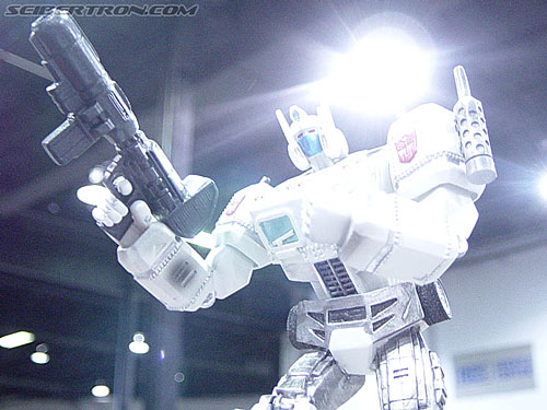OTFCC 2004: Day 2: Saturday - Transformers Event: Palisade Statue's Ultra Magnus
