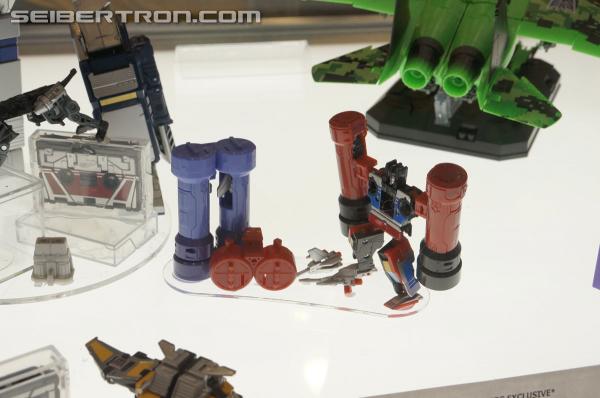 BotCon 2013: Hasbro Display: Masterpieces - Transformers Event: DSC06319