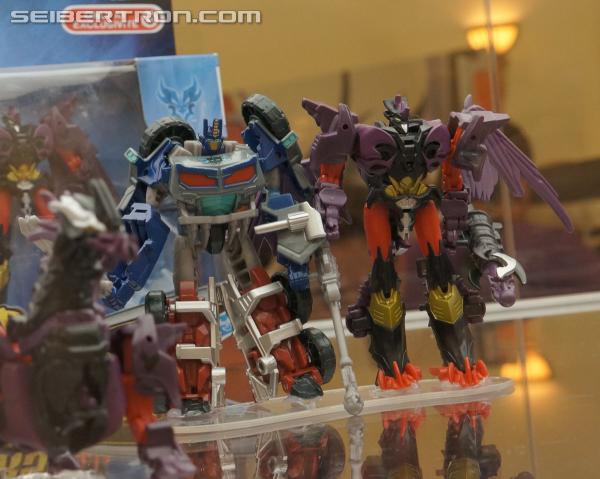 BotCon 2013: Hasbro Display: Beast Hunters and Beast Hunters Predacons Rising - Transformers Event: DSC06513a