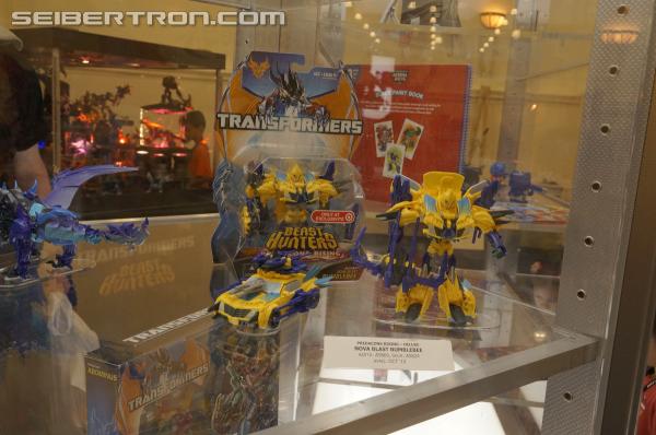 BotCon 2013: Hasbro Display: Beast Hunters and Beast Hunters Predacons Rising - Transformers Event: DSC06524