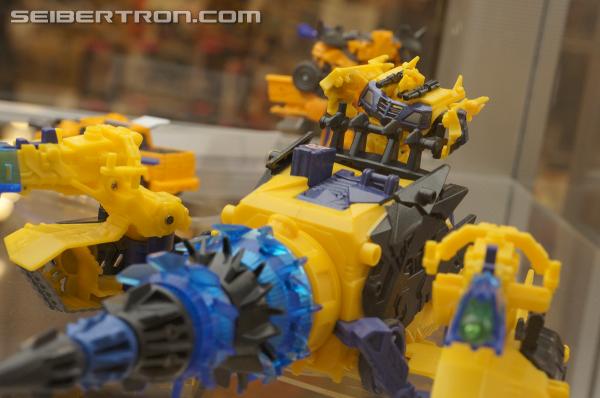 BotCon 2013: Hasbro Display: Beast Hunters and Beast Hunters Predacons Rising - Transformers Event: DSC16462