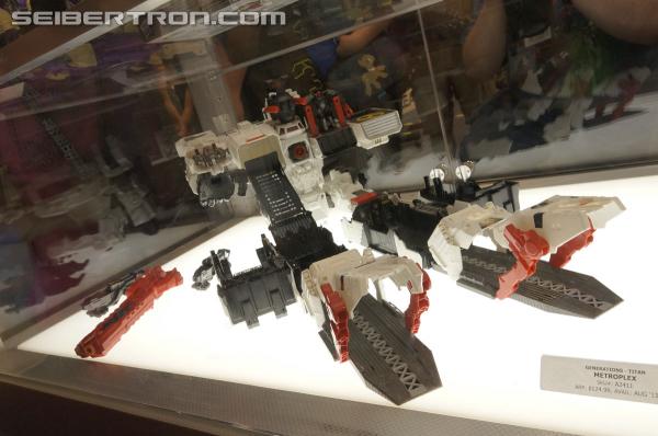 BotCon 2013: Hasbro Display: Generations - Transformers Event: DSC06213