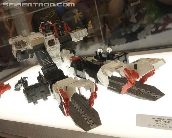 BotCon 2013: Hasbro Display: Generations - Transformers Event: DSC06213a