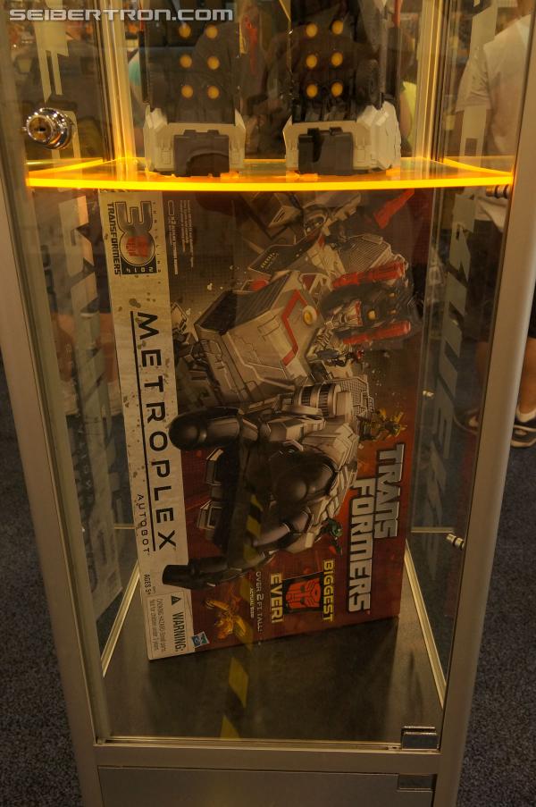 BotCon 2013: Hasbro Display: Generations - Transformers Event: DSC06326