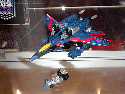 BotCon 2002: Hasbro's Display Table - Transformers Event: Botcon-2002-hasbro004