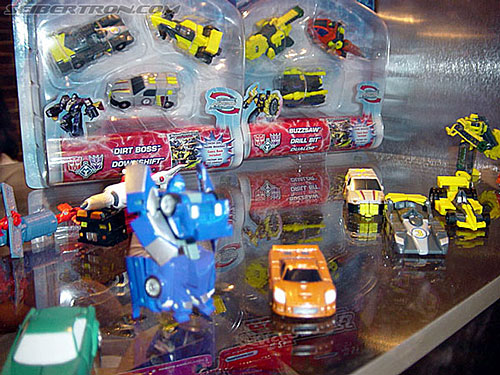 BotCon 2002: Hasbro's Display Table - Transformers Event: Botcon-2002-hasbro010