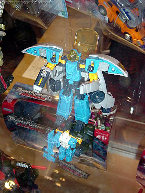 BotCon 2002: Hasbro's Display Table - Transformers Event: Botcon-2002-hasbro014