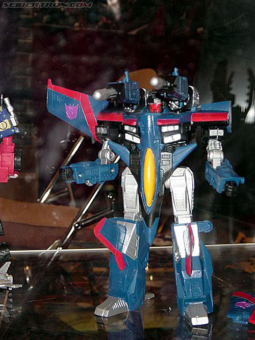 BotCon 2002: Hasbro's Display Table - Transformers Event: Botcon-2002-hasbro025