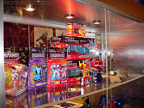 BotCon 2002: Hasbro's Display Table - Transformers Event: Botcon-2002-hasbro034