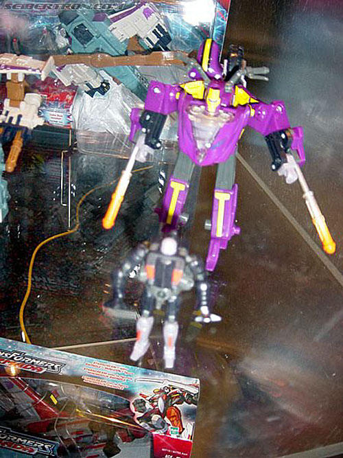 BotCon 2002: Hasbro's Display Table - Transformers Event: Botcon-2002-hasbro037