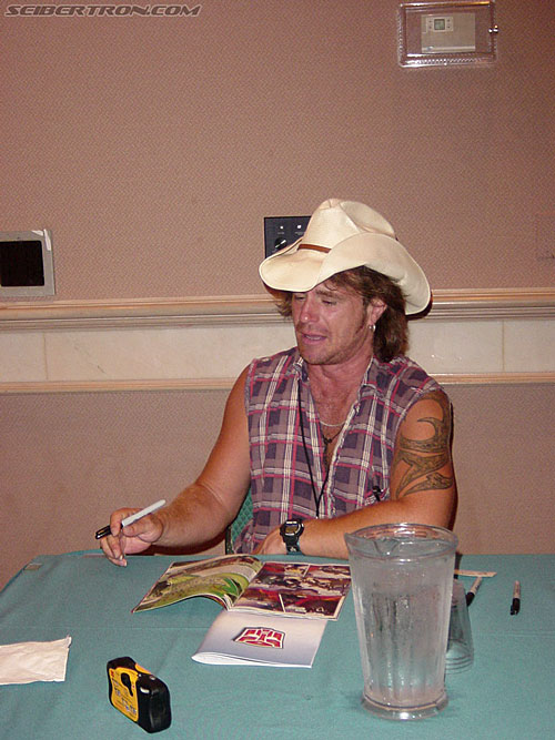OTFCC 2004: Day 3: Sunday - Transformers Event: Scott McNeil signing autographs