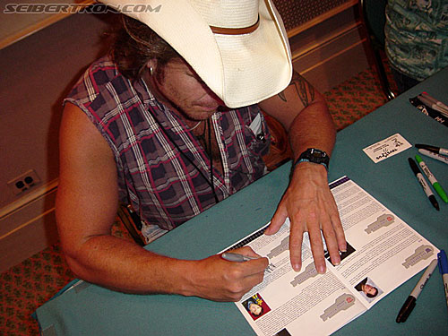 OTFCC 2004: Day 3: Sunday - Transformers Event: Scott McNeil signing an autograph for Seibertron's sister (she's a big fan of Duo from Gundam)