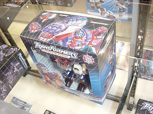 OTFCC 2004: Day 3: Sunday - Transformers Event: Sentinel Maximus (OTFCC 2004 exclusive)