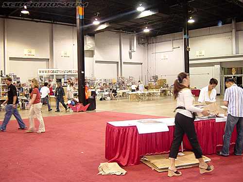 OTFCC 2004: Day 3: Sunday - Transformers Event: The day has ended ... the dealers are taking down their booths