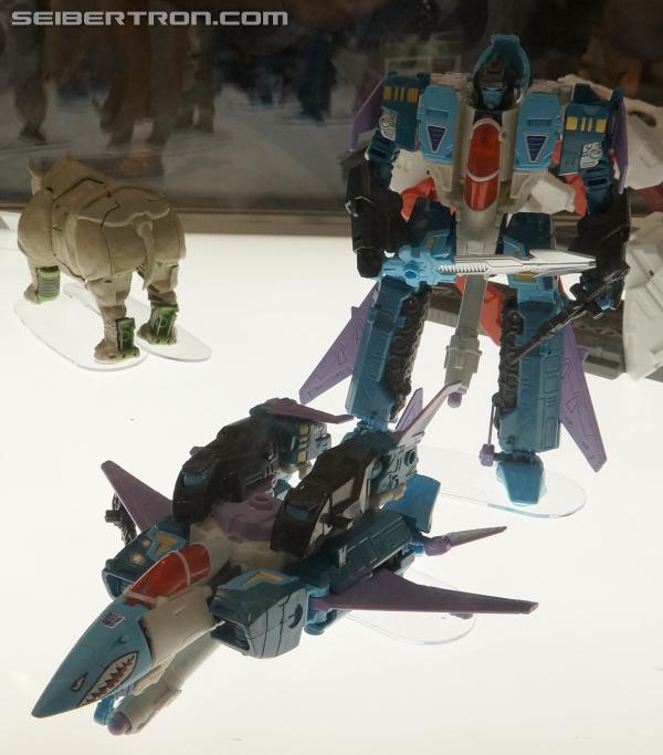 BotCon 2013: Upcoming Transformers Generations products revealed - Transformers Event: DSC06818b