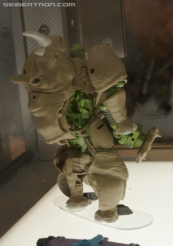 BotCon 2013: Upcoming Transformers Generations products revealed - Transformers Event: DSC06820b